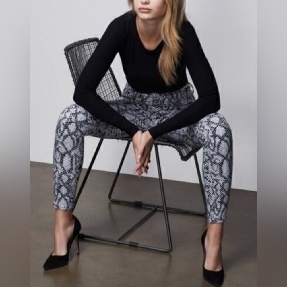 Good American “Good Waist" Snakeskin Pants - Size 2/26, GUC